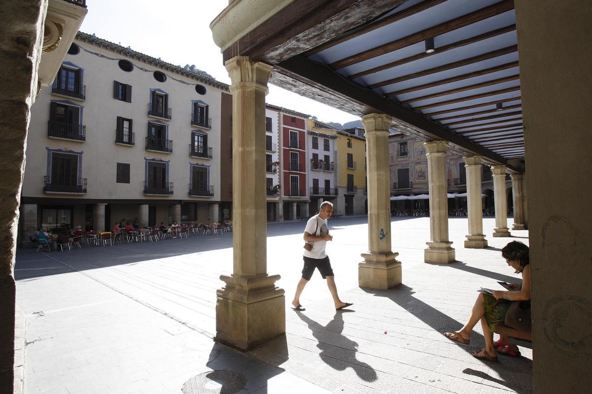 La Plaza Mayor de Graus, una de las plazas porticadas más bellas de Aragón.