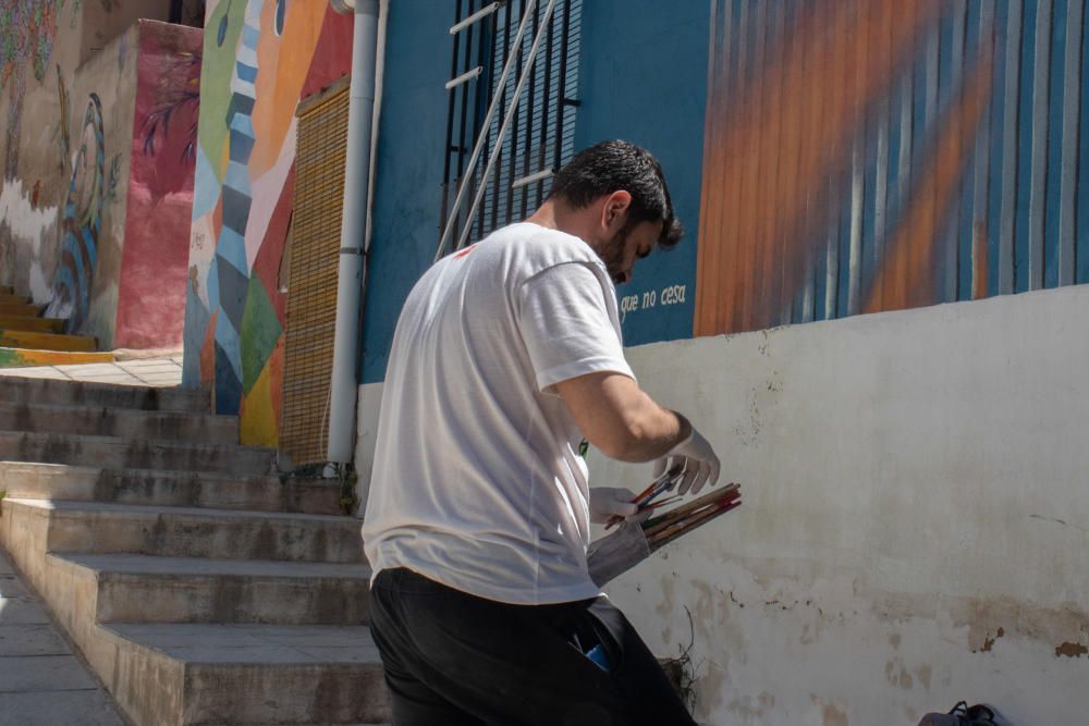 Más de doscientos murales en homenaje a Miguel Hernández engalanan el barrio de San Isidro de Orihuela