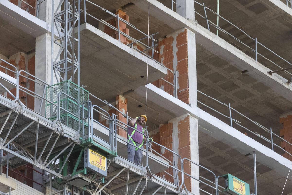 Un obrero, en una construcción.