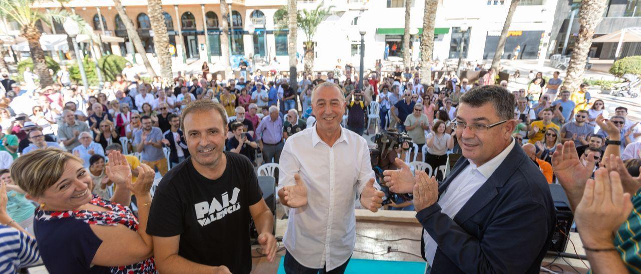 Acto de Joan Baldoví el pasado sábado en la Explanada de Alicante. JOSE NAVARRO