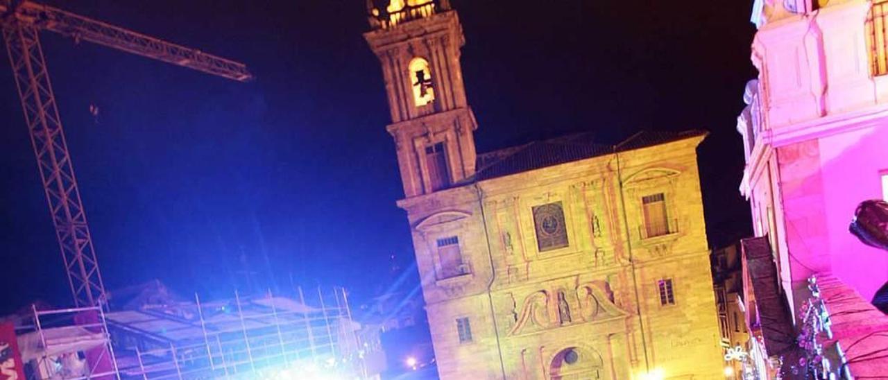 Asistentes a una celebración de fin de año en Oviedo.