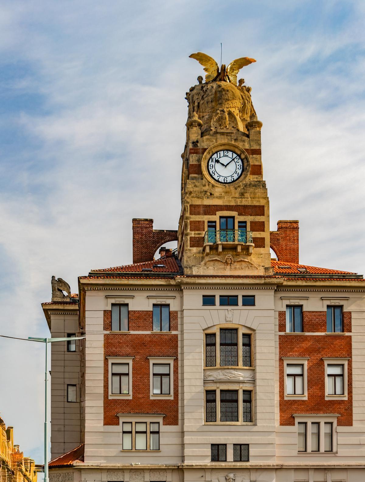 La torre exterior de la Estación Central de Praga