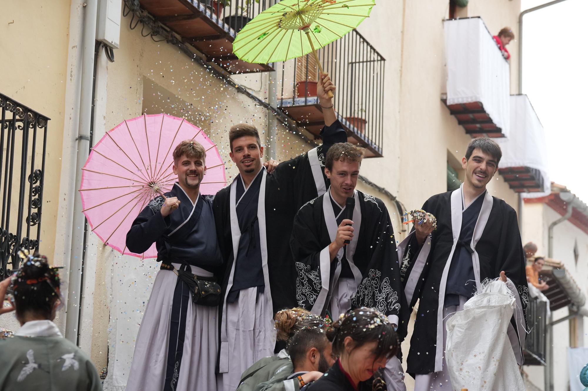 Búscate en el desfile de carrozas y disfraces de l'Anunci de Morella