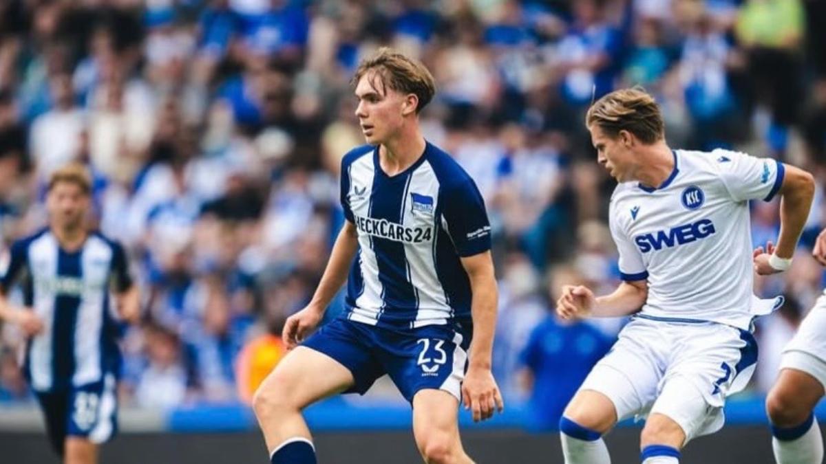 Kennet Eichhorn durante un partido con el Hertha Berliner Sport-Club