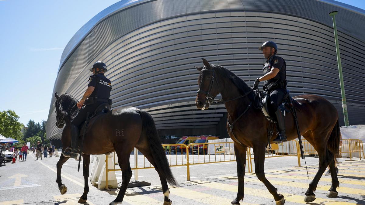 Exterior del estadio Santiago Bernabéu.