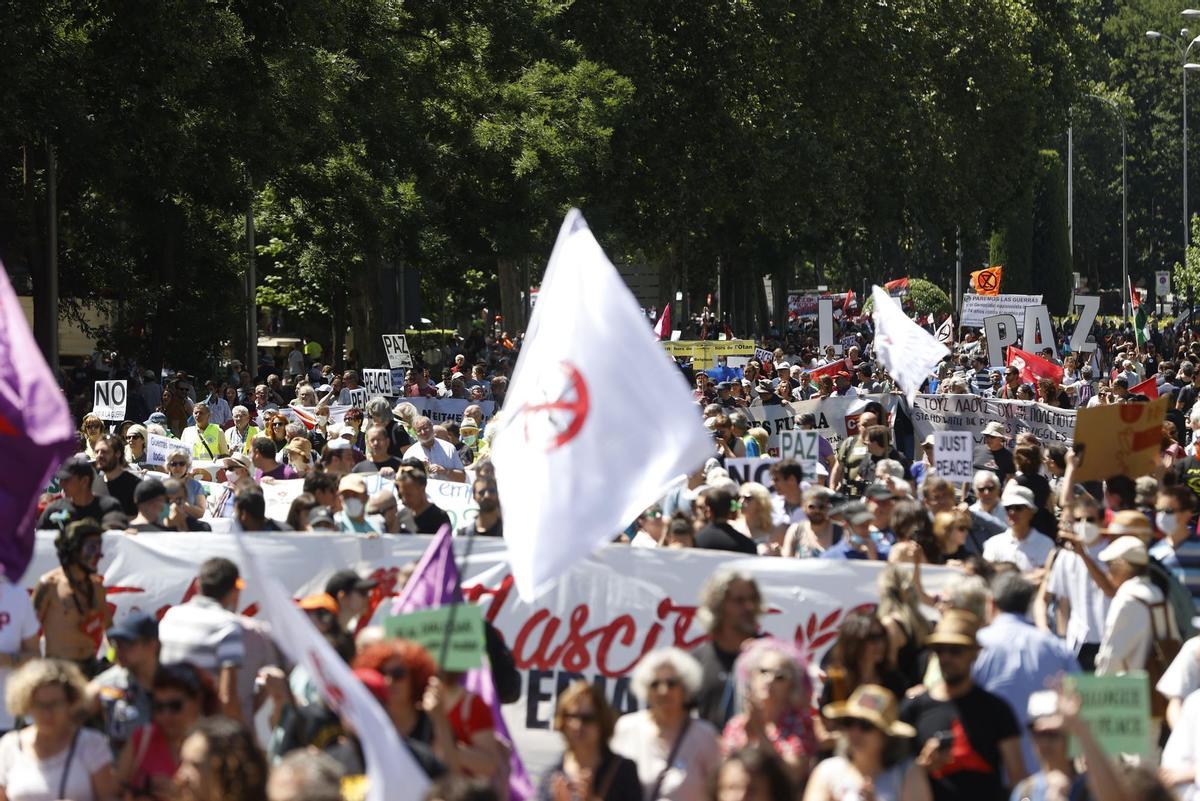 Marcha multitudinaria contra la cumbre de la OTAN en Madrid