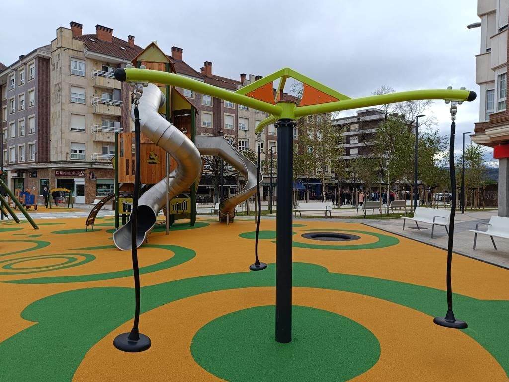 El Berrón ya tiene su Plaza del Ferroviario: así es el nuevo gran espacio público de la localidad