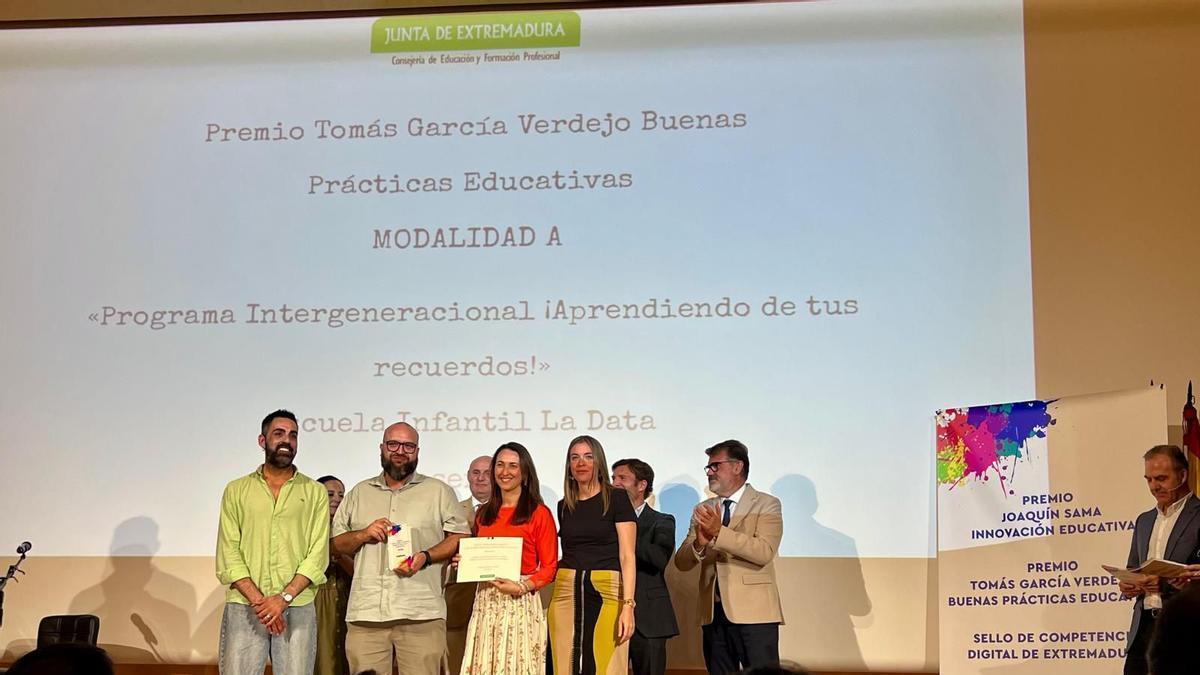 Plasencia lleva a La Data a los premios educativos de Extremadura con un proyecto que une a niños y mayores.