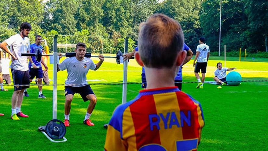 Los jugadores del Valencia van a entrenar en bicicleta