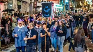 Benidorm vive una noche de alegría y color con la multitudinaria ‘Entrada de Penyes’