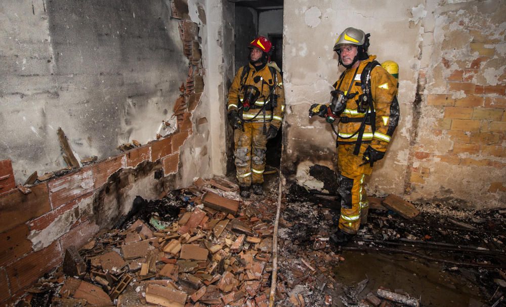 Incendio en un edificio de la calle del Carmen en Sant Joan