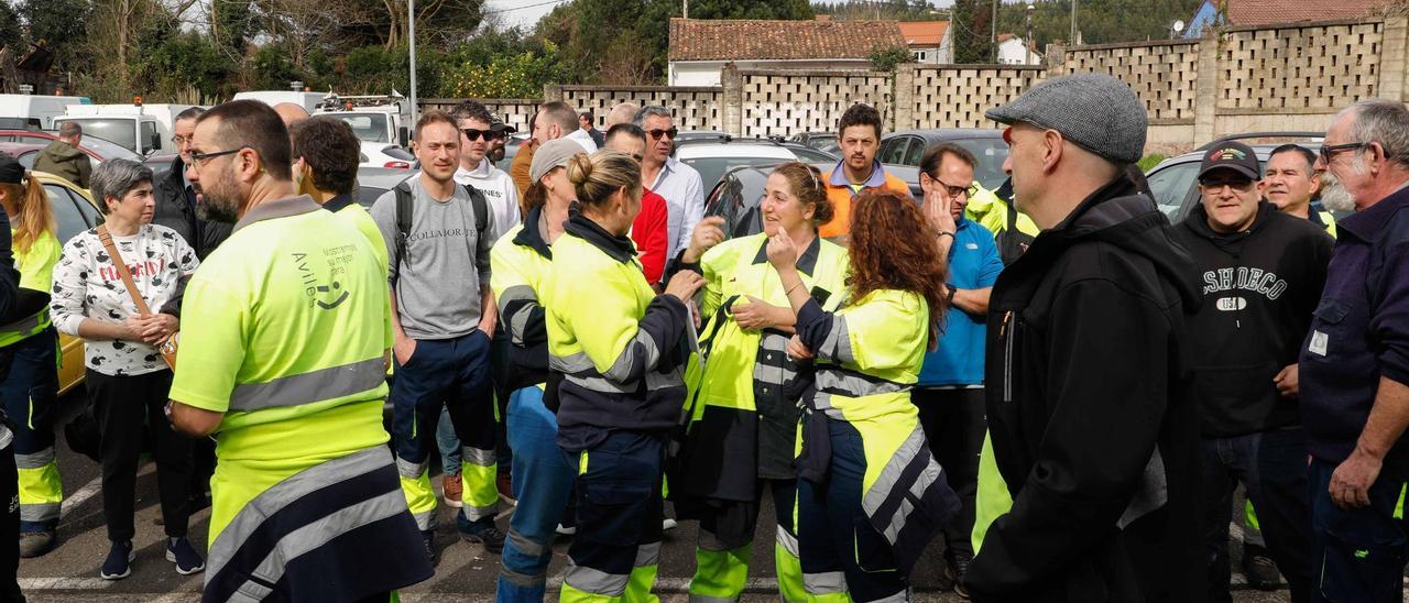 Trabajadores de Urbaser, durante una pasada asamblea.