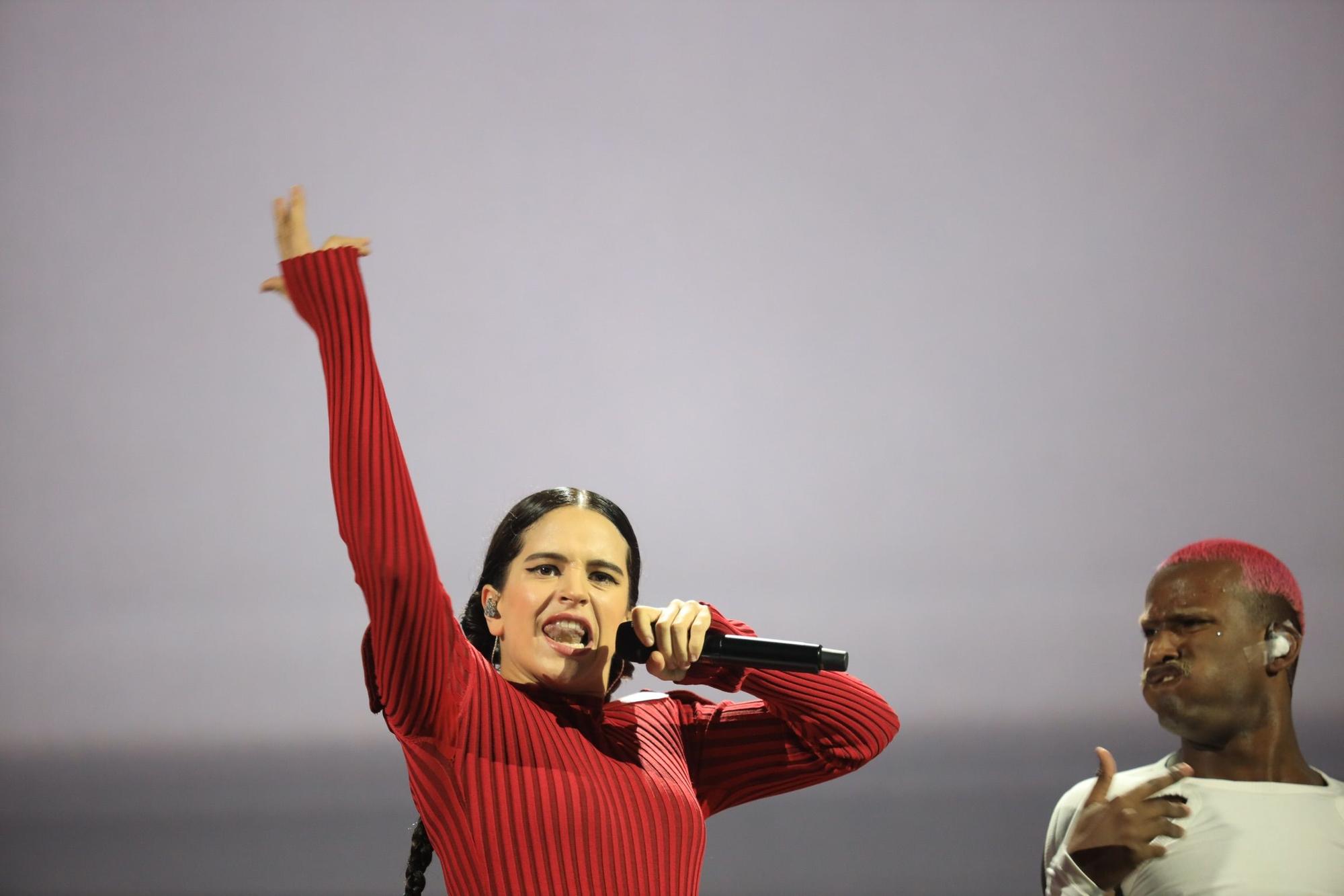 Rosalía, durante su concierto en el Marenostrum de Fuengirola