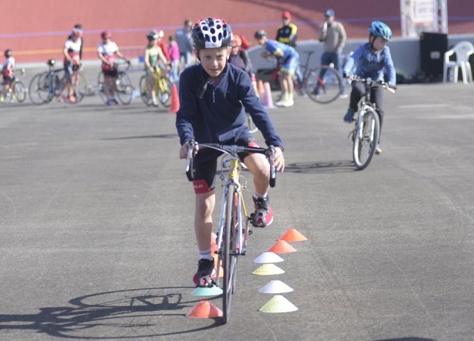 Exhibición en el velódromo de Molina de Segura