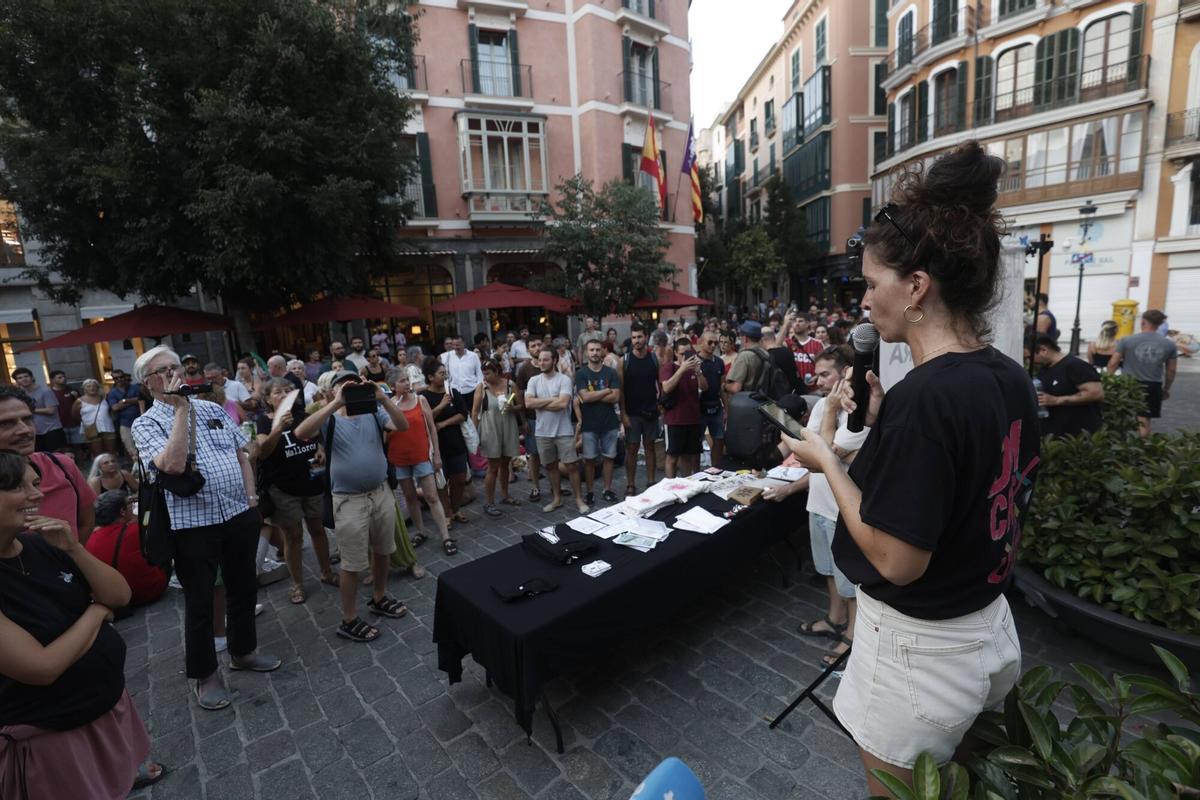 El Col·lectiu Brunzit llama a cenar de pie en la plaza de Cort para protestar por el veto de Cort a su Sopar a la Llesca