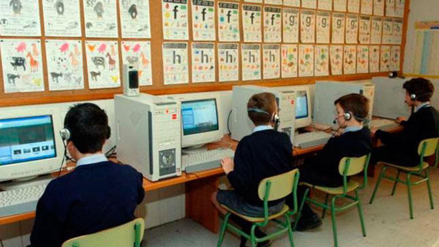 Niños en un aula del Peñarredonda de A Coruña. / F.M.