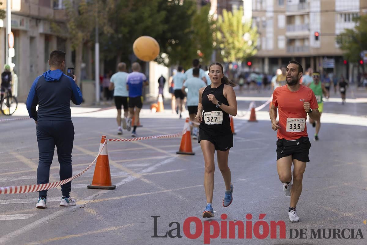 Carrera '10K Assota por ti' en Caravaca (salida y giro primera vuelta)