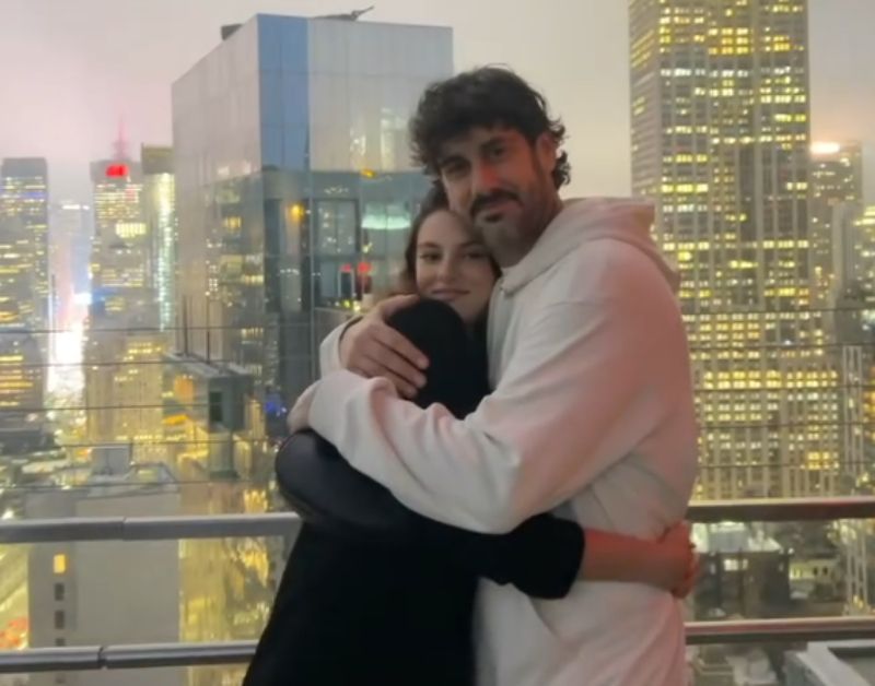 Melendi y su hija abrazados en Nueva York