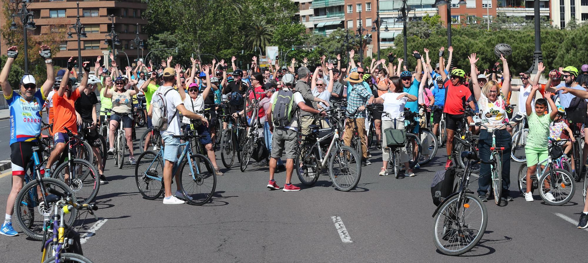 Búscate en la València Bike Parade