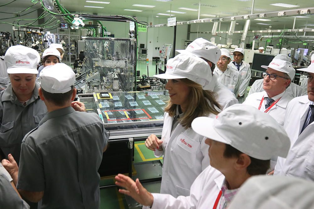 La presidenta de la Junta ha agradecido el compromiso de Fujitsu con Málaga y Andalucía y ha resaltado el hecho de que la fábrica sea "una de las más productivas de este grupo en el mundo"