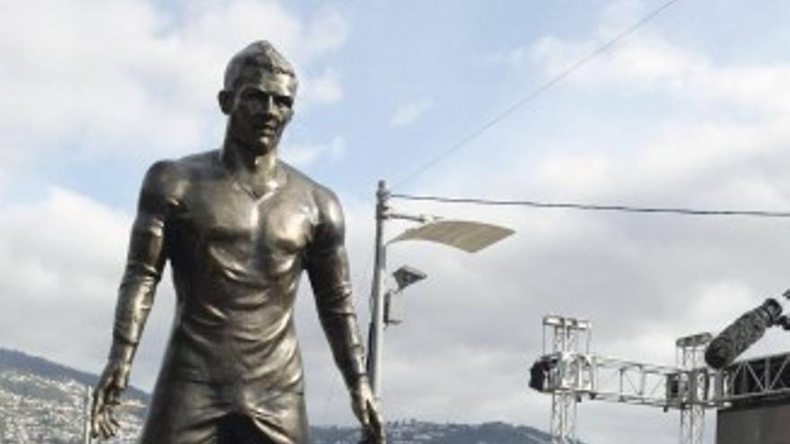 Cristiano Ronaldo inaugura su estatua en Madeira