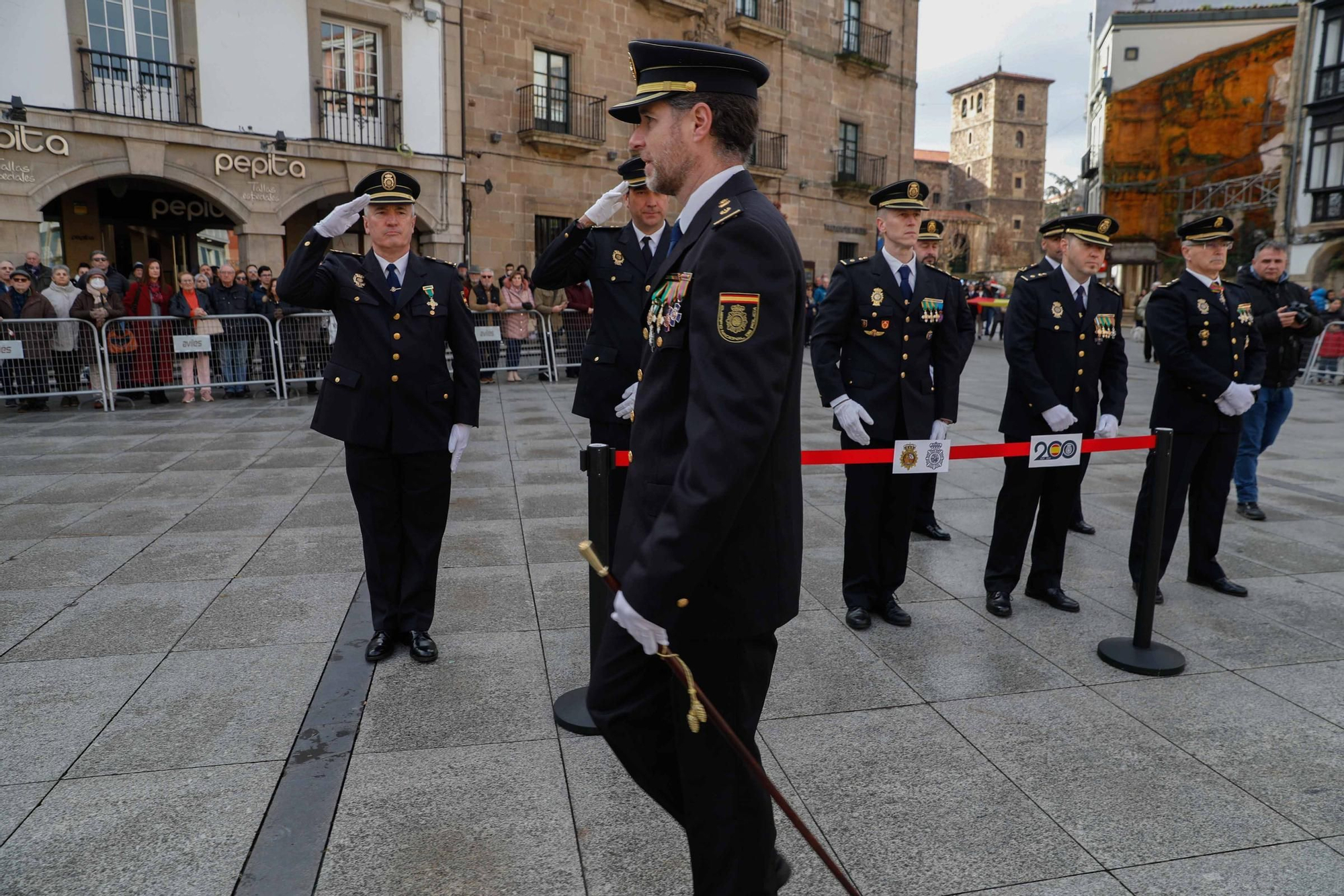 EN IMÁGENES: La Policía Nacional celebra su 200 aniversario en la Plaza de España de Avilés