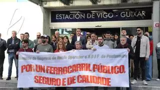 Los sindicatos de Renfe y Adif aseguran que el tren en Galicia es «seguro» aunque no ha habido mejoras desde enero