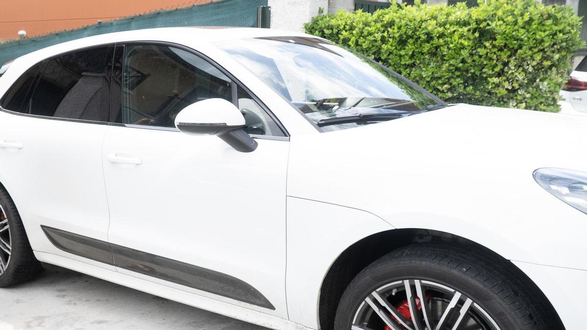 Un coche que sufrió daños en una granizada en junio.
