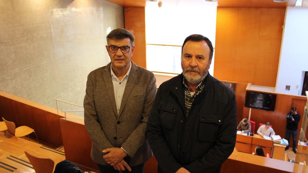 Andrés Martínez (i.) y Manuel Muñoz (d.) durante el Pleno en que eran nombrados cronistas.