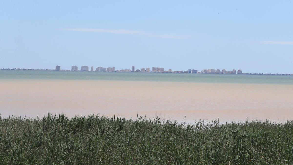 Vista del Mar Menor desde la Rambla del Albujón.