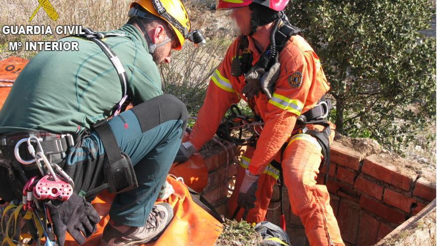 Muere un vecino de Benigànim tras caer por un túnel mientras buscaba espárragos