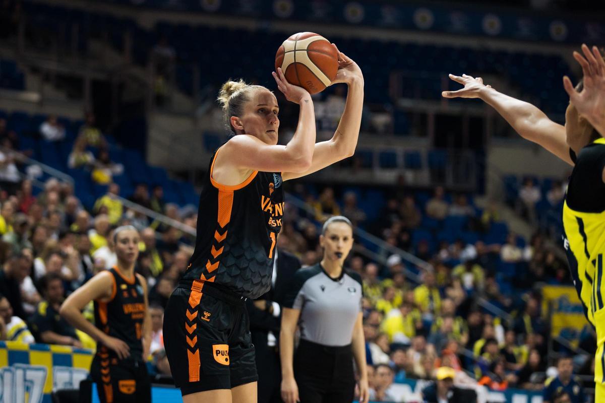 Leo Fiebich, autora de uno de los dos únicos triples que lograron las taronja en Estambul.