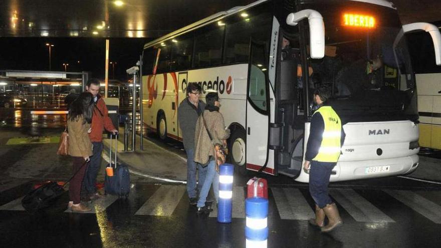 Un autobús que trasladó el martes pasado a varios pasajeros a Santiago. víctor echave