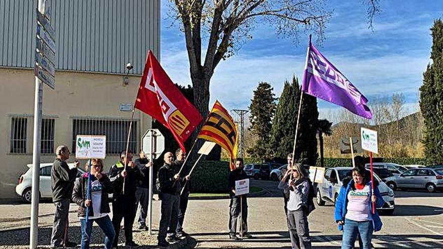 Treballadors d&#039;Antex es van concentrar ahir davant la planta d&#039;Anglès.