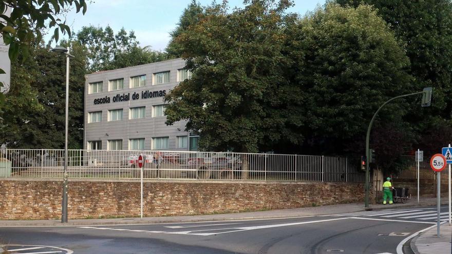 Edificio de la Escuela Oficial de Idiomas de Santiago en el barrio de Vite, donde lleva casi dos décadas de forma provisional.