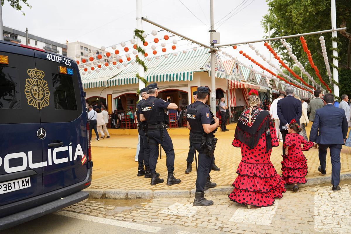 La Policía Nacional han detenido a un varón en el Real de la Feria de Abril por presunta agresión sexual