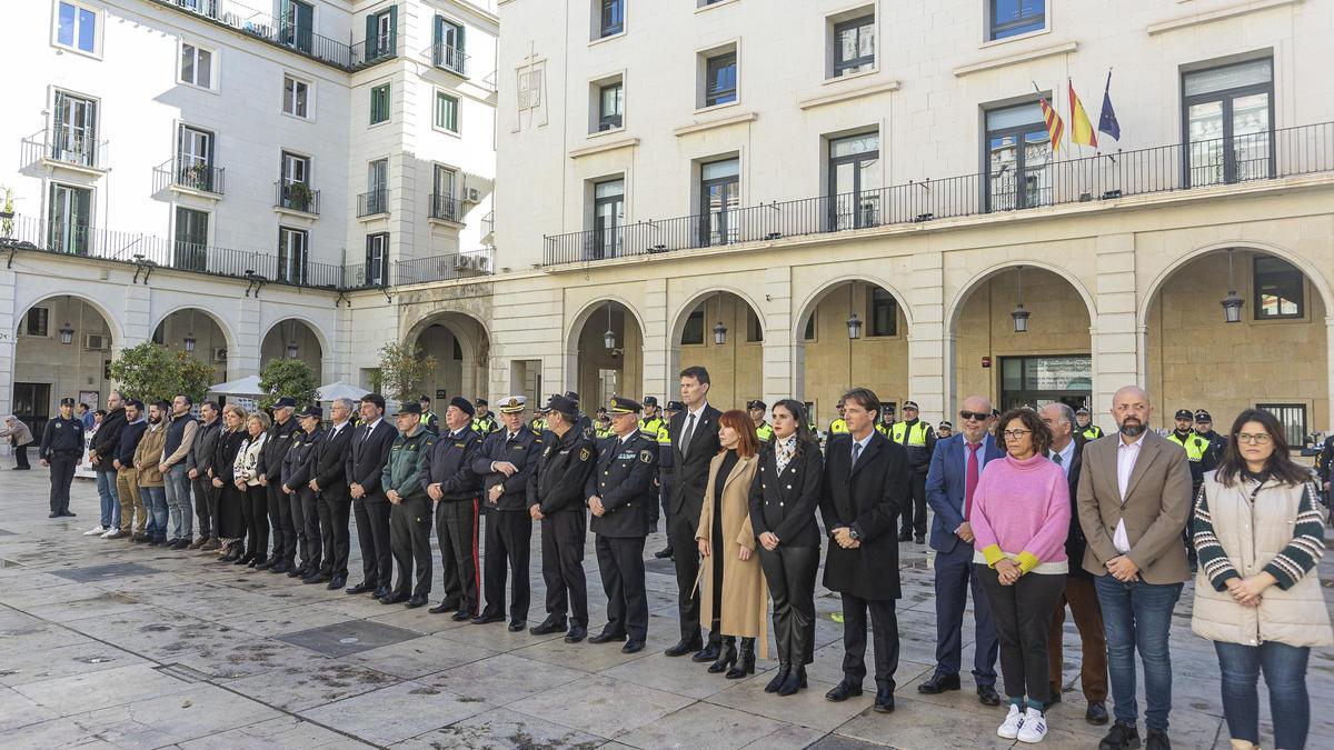 Minuto de silencio celebrado en Alicante.