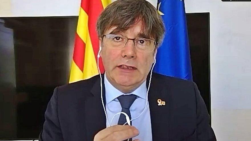 Carles Puigdemont, ahir, en la presentació telemàtica del llibre.