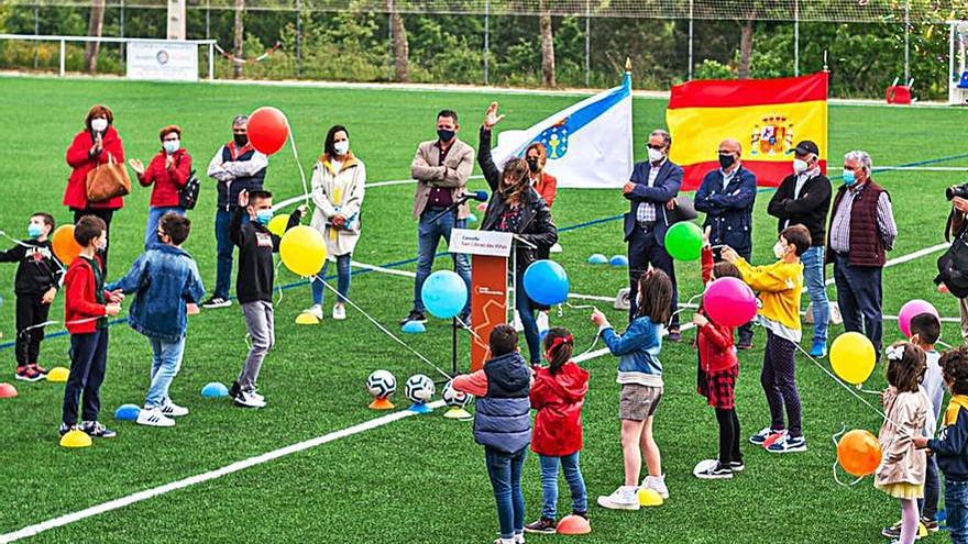 Acto de inauguración del campo ya reformado. |  // FDV