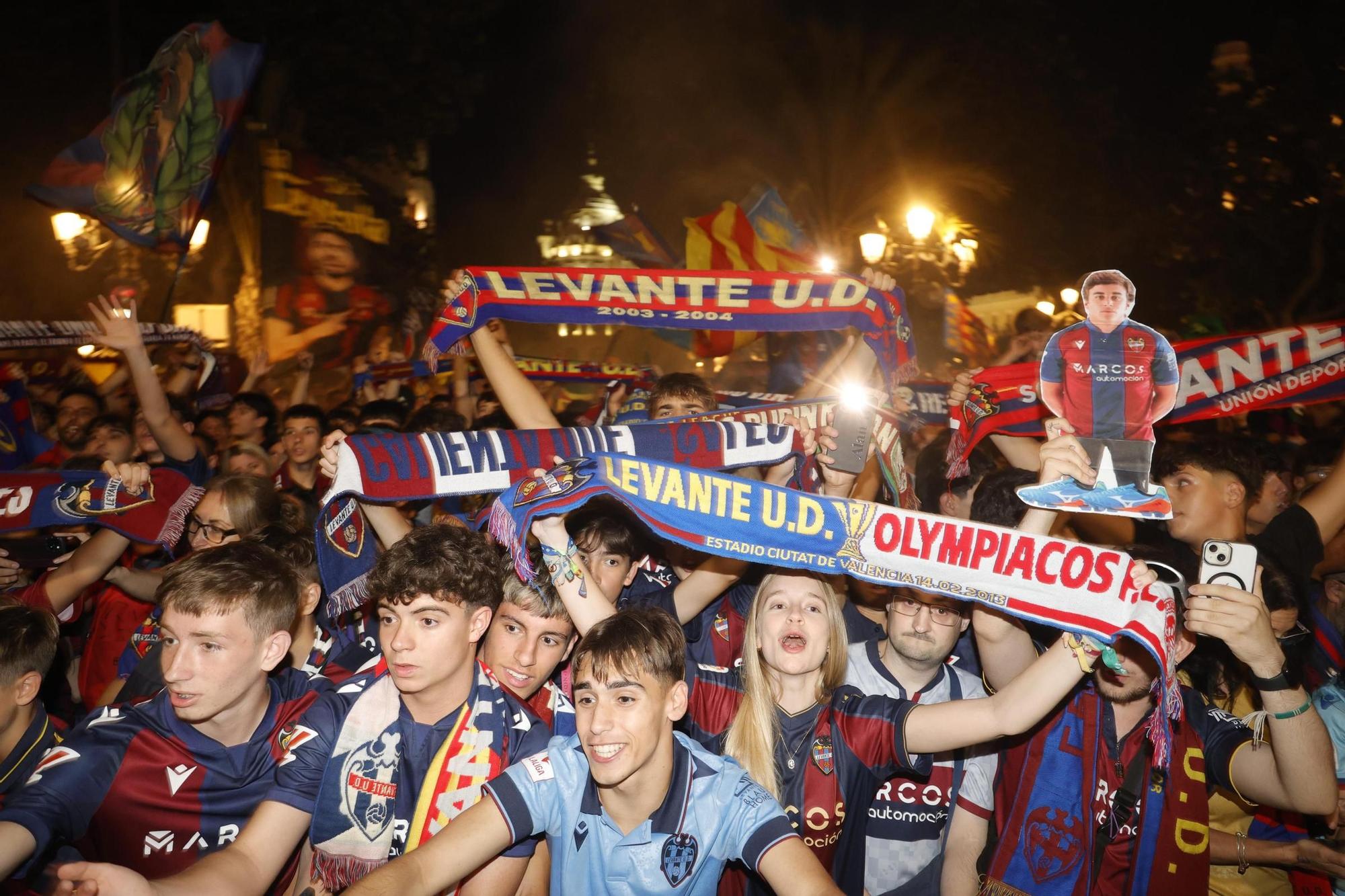 Todas las fotos de la rúa del Levante UD por su ascenso a Primera División