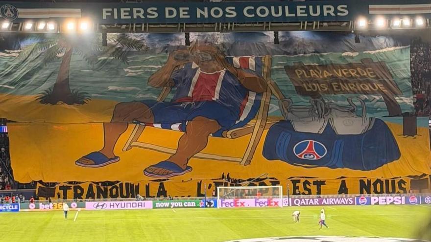 Gijón y su playa verde dan el salto al Parque de los Príncipes: el emotivo homenaje de los aficionados del PSG a Luis Enrique