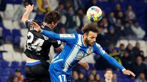 Braithwaite salta junto a Le Normand, en el partido de este lunes contra la Real.