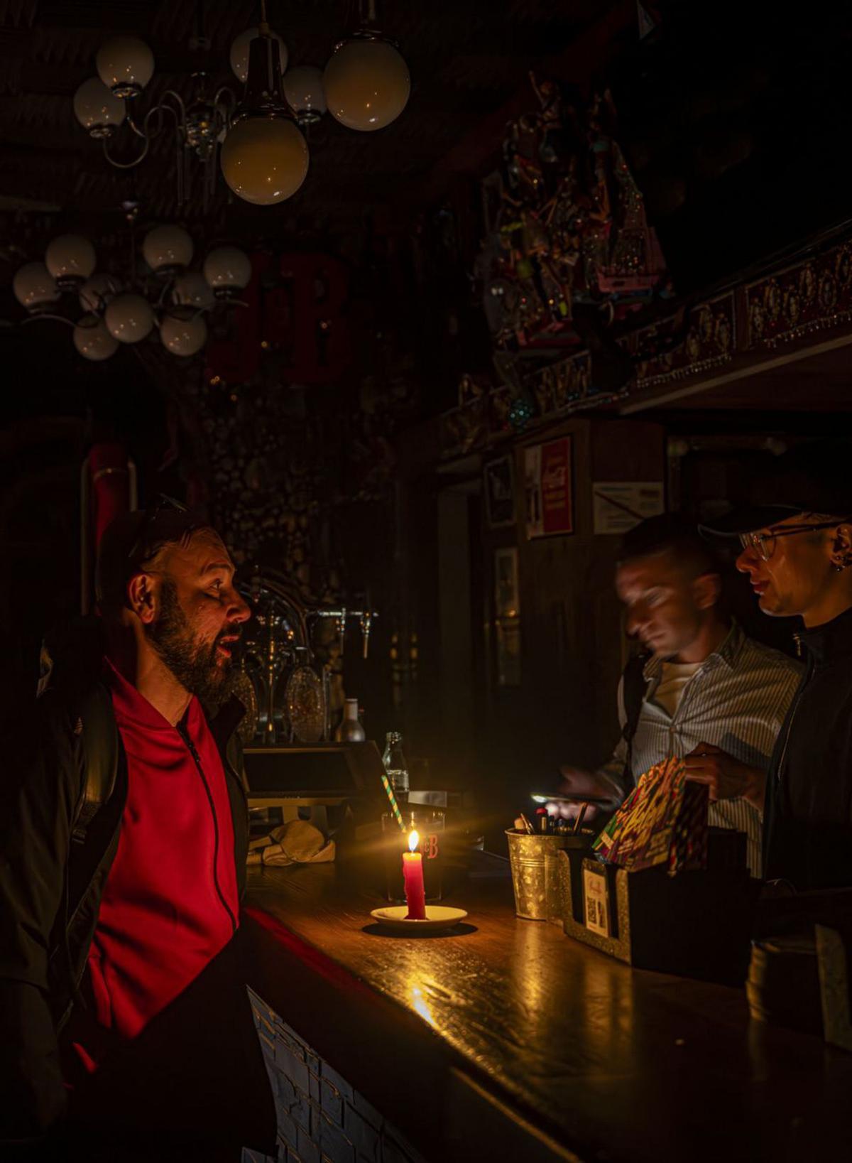 La barra d’un bar durant l’apagada del 28 d’abril de l’any passat
