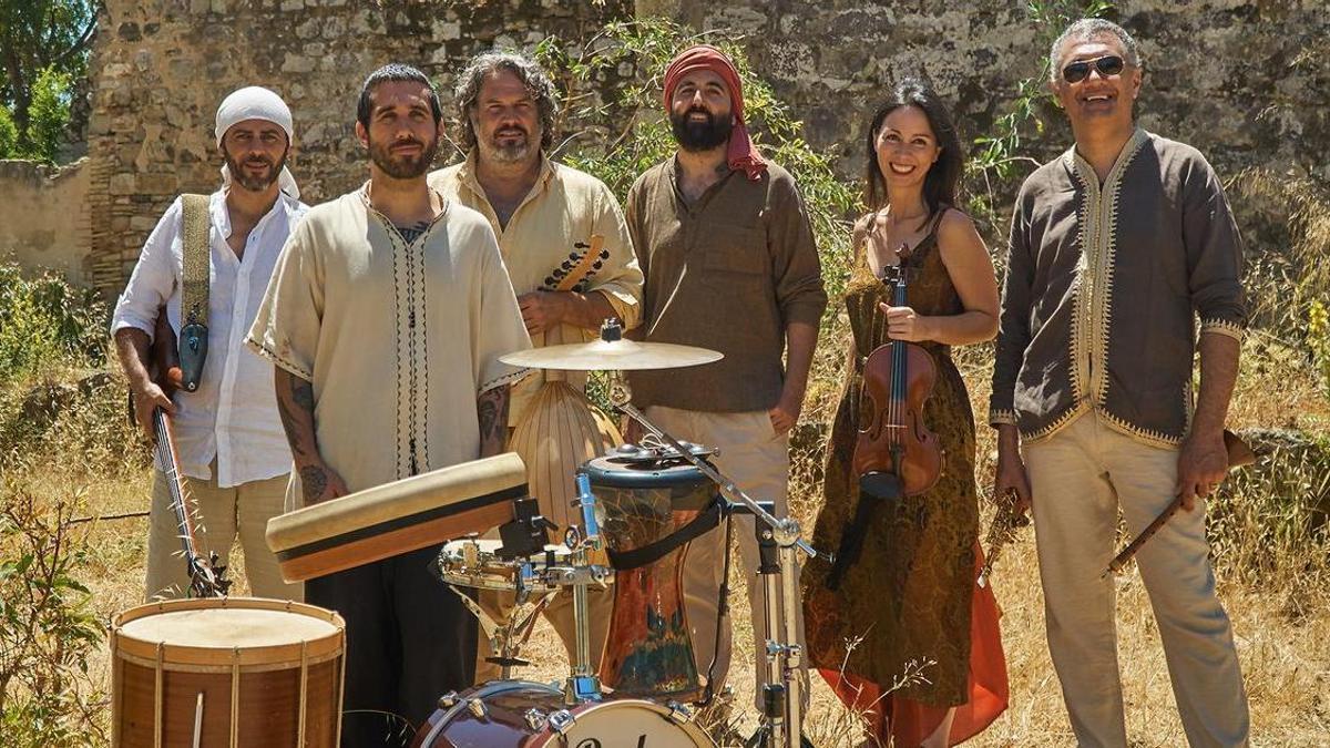 VÍDEO | La Banda Morisca llega al Alminar de Cuatrovitas en Bollullos de la Mitación con entrada libre