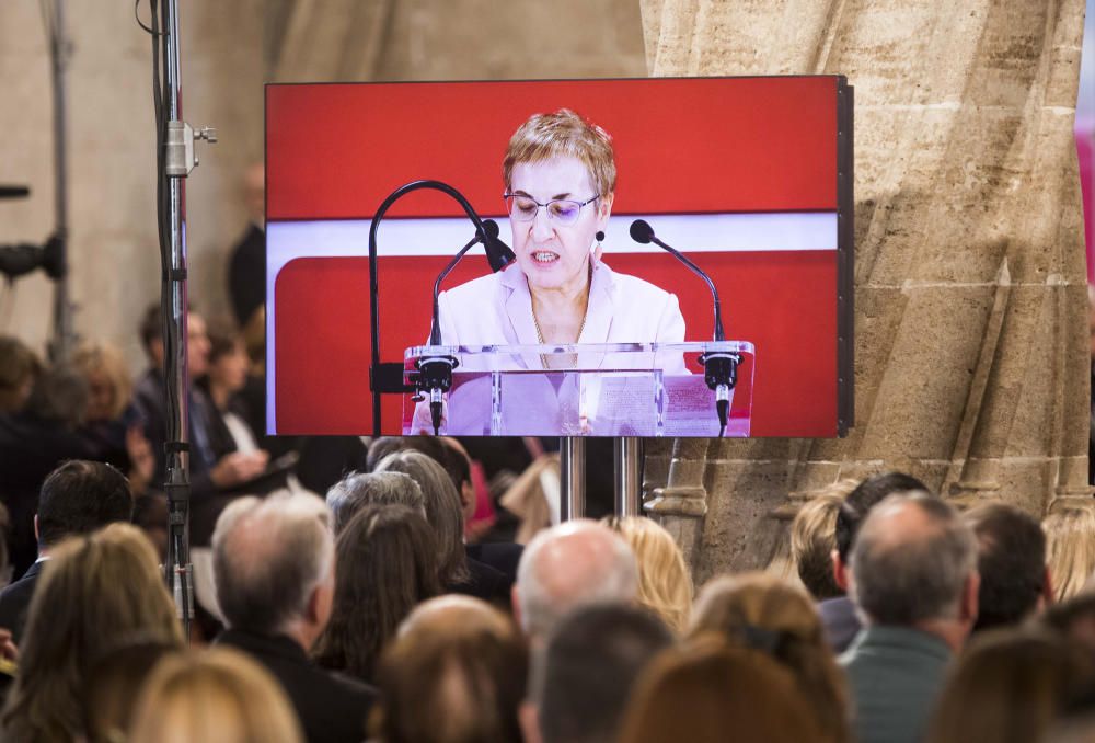 Instante de la ceremonia de entrega de los Premios Jaume I en la Lonja de València.