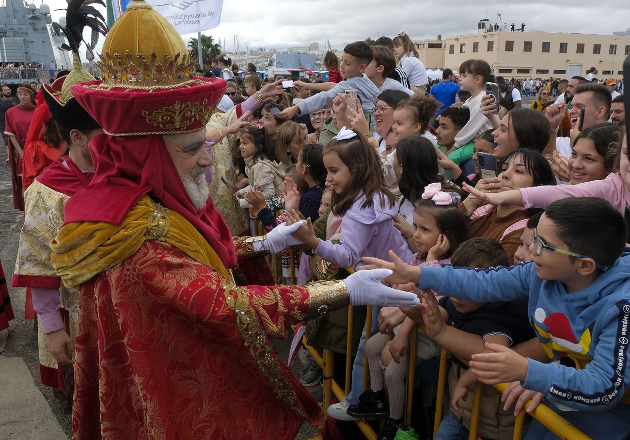 Recibimiento a los Reyes Magos a su llegada a la Base Naval de Las Palmas de Gran Canaria