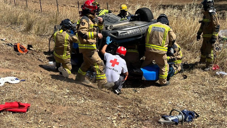 Las dos heridas en el accidente de la Ex-110 permanecen &quot;estables&quot; en la UCI