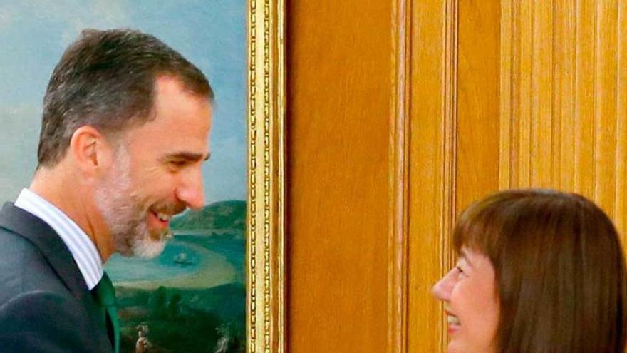 Felipe VI, con la presidenta de Baleares, Francina Armengol.