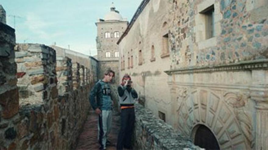 Cáceres realiza un estudio patológico sobre la muralla de la ciudad