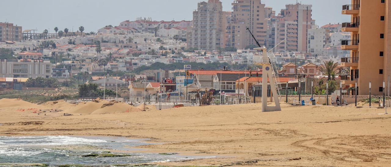 Torrevieja contratará parados para controlar el aforo en las playas y retrasa su apertura